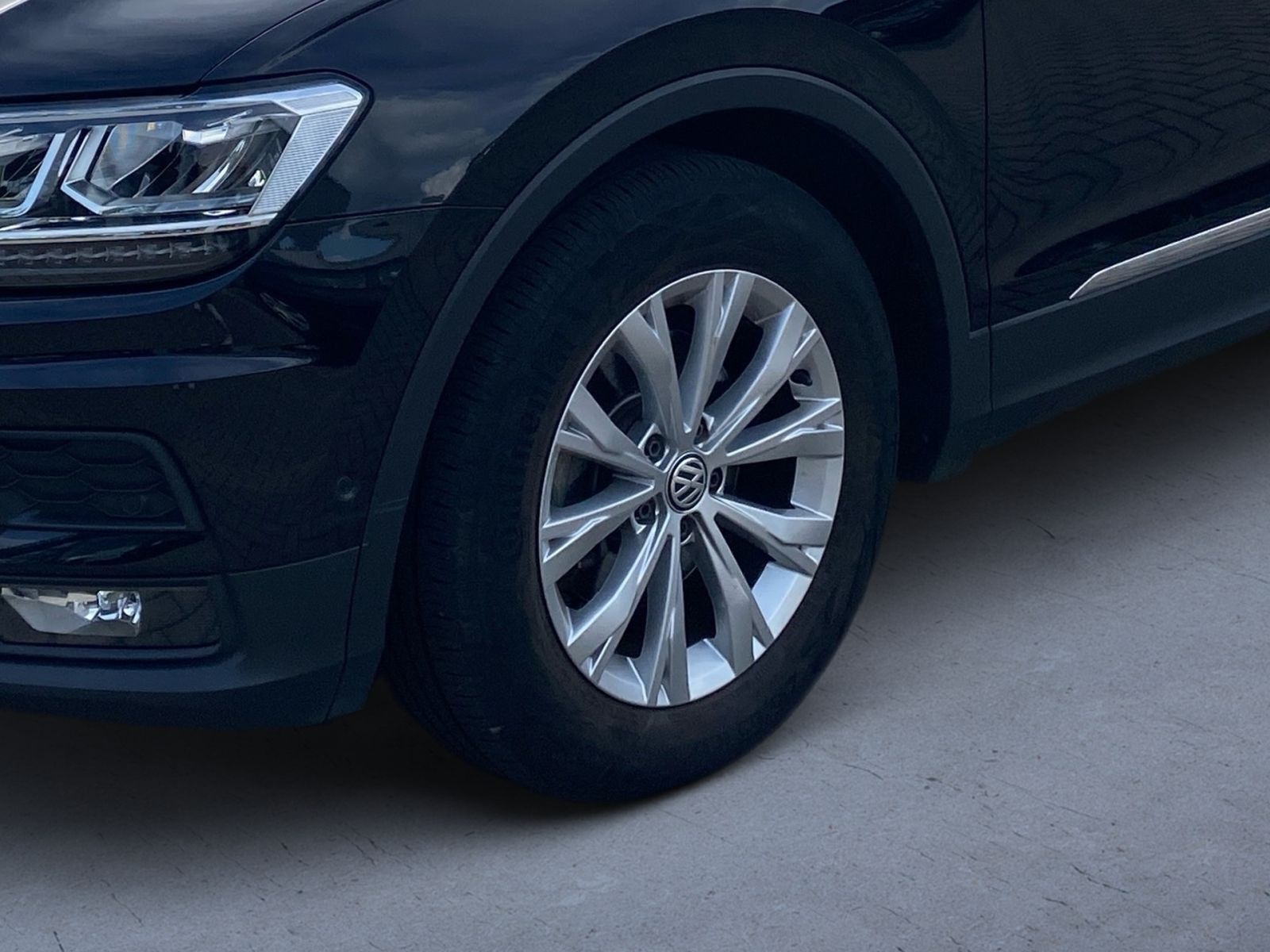 Fahrzeugabbildung Volkswagen Tiguan 1.5 TSI DSG Comfortline *AHK*Winterräder*