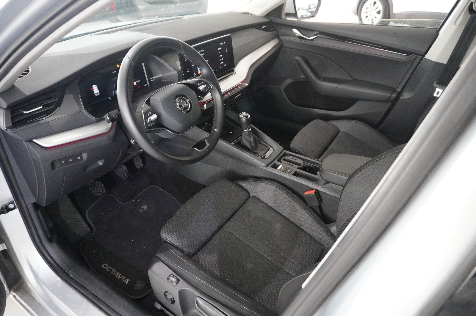 Fahrzeugabbildung SKODA Octavia Combi 2.0 TDI AMBITION NAVI/LED/KAMERA