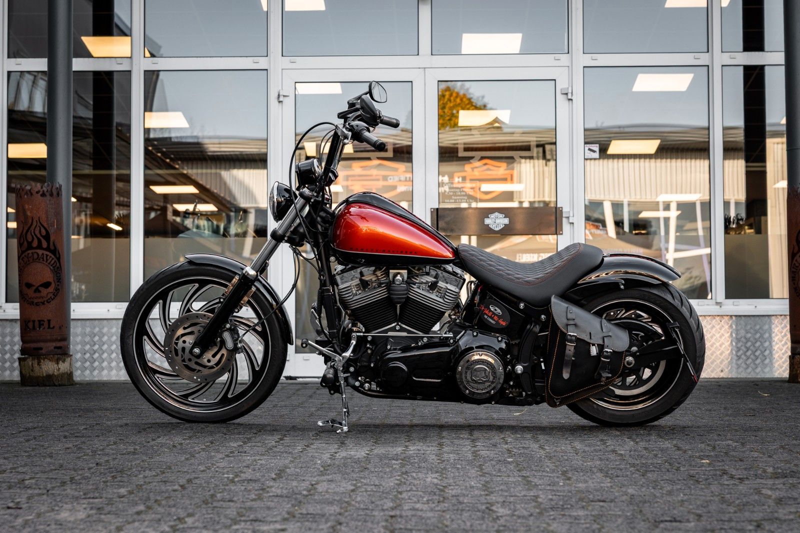 Fahrzeugabbildung Harley-Davidson FXS Softail Blackline - Jekill&Hyde-Custom Umbau
