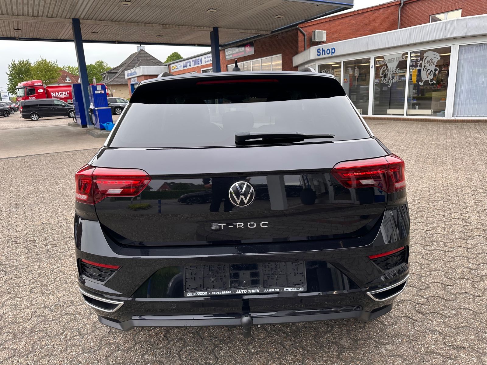 Fahrzeugabbildung Volkswagen T-Roc R Line 2.0 TDI DSG AHK/Beats/Navi/App/19"