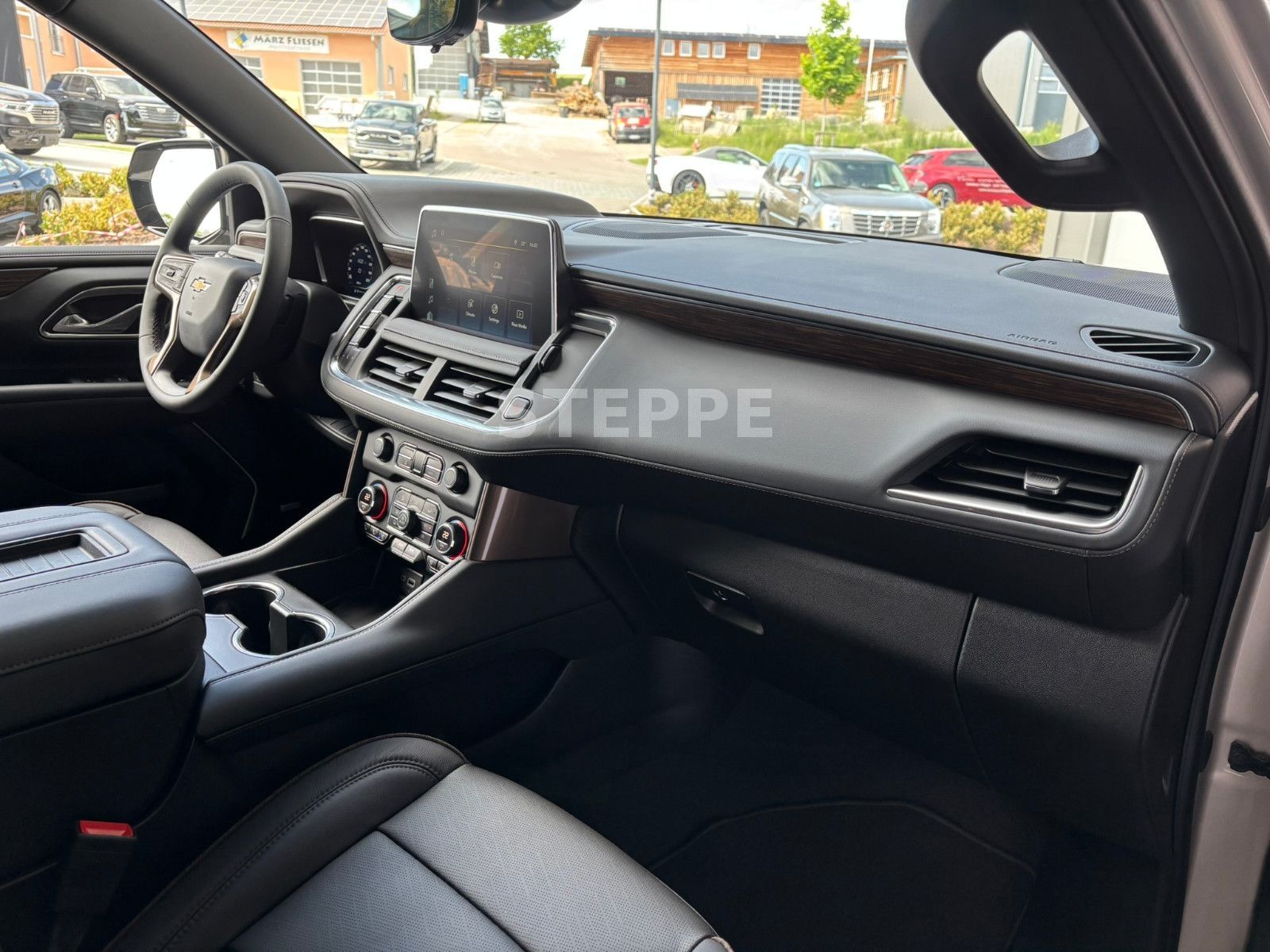 Chevrolet Suburban 6,2 High Country AHK  22"Alu; Luftfeder