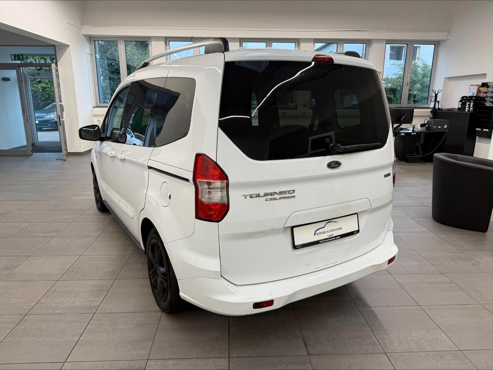 Ford  2015 — interior
