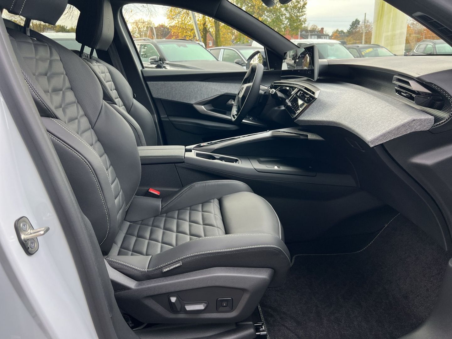 Fahrzeugabbildung Peugeot 3008 Launch Edition Dual-Elektromotor 325 AWD