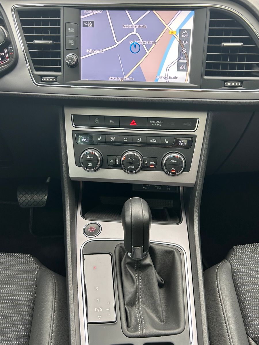 Fahrzeugabbildung SEAT Leon ST Xcellence Pano Beats Kamera Virtual ACC