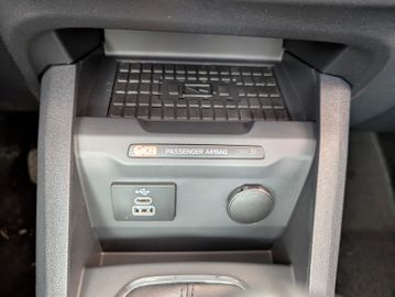 Ford Tourneo Courier Titanium Winterpaket 5JGarantie!