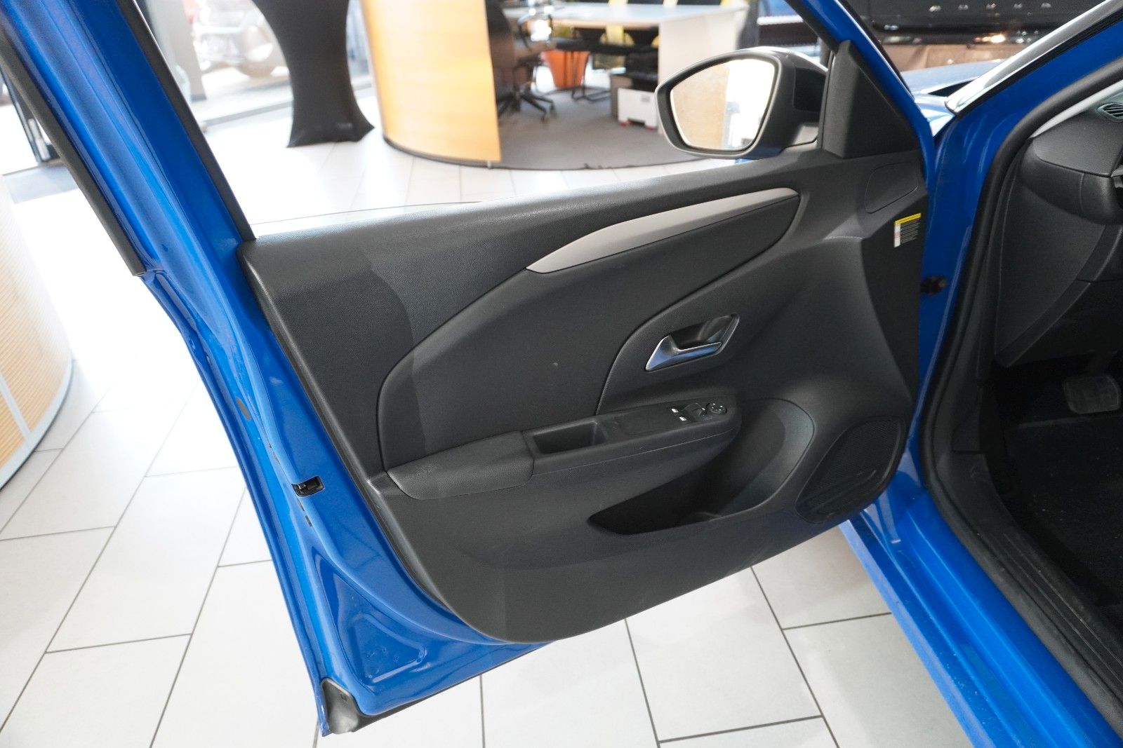 Fahrzeugabbildung Opel Corsa-e F EDITION 7KW NAVI/VIRT/TEMP/DAB/WÄRMEP.