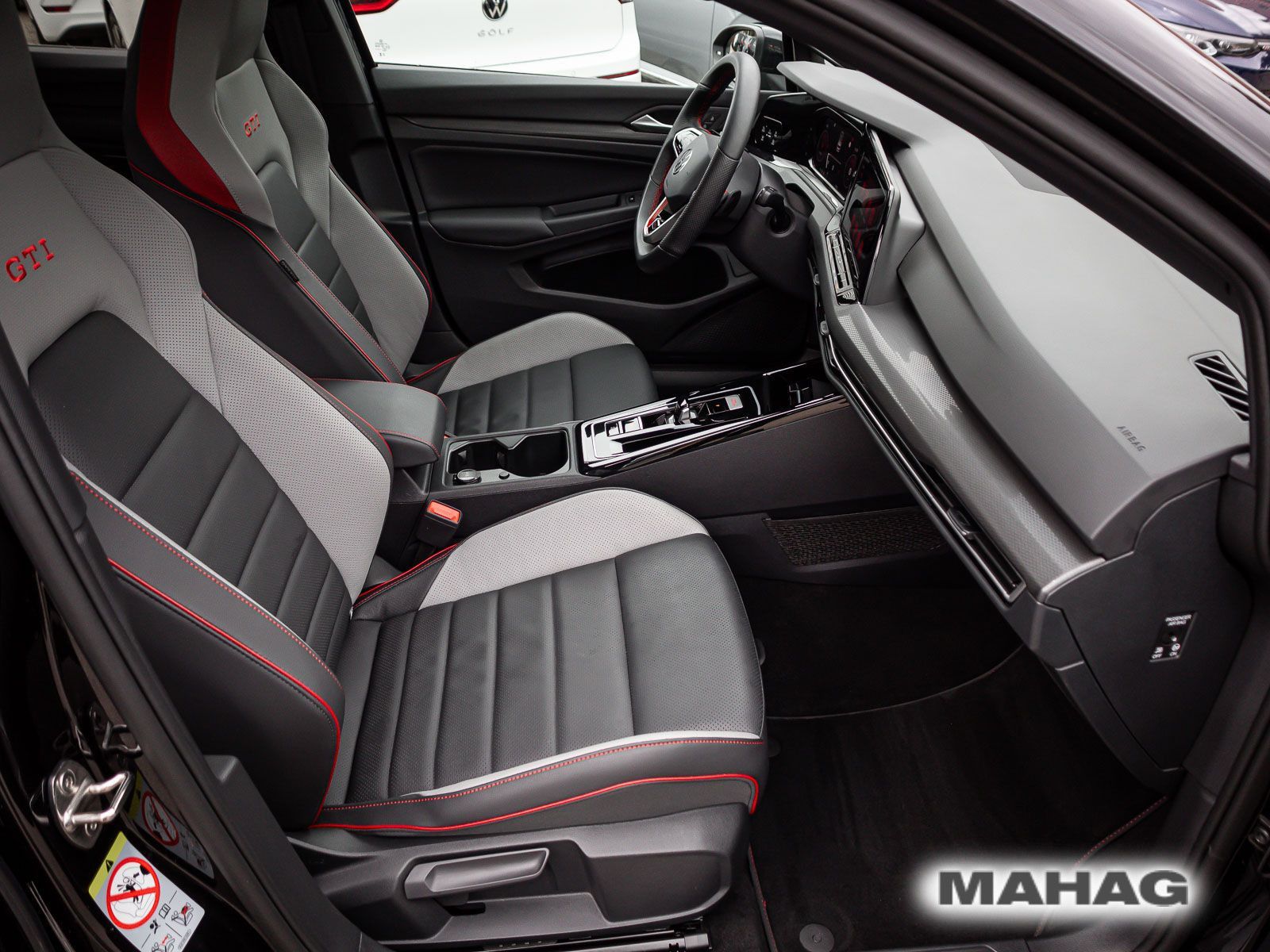 Volkswagen Golf VIII GTI CLUBSPORT 2.0 TSI BlackStyle AKRA foto 12