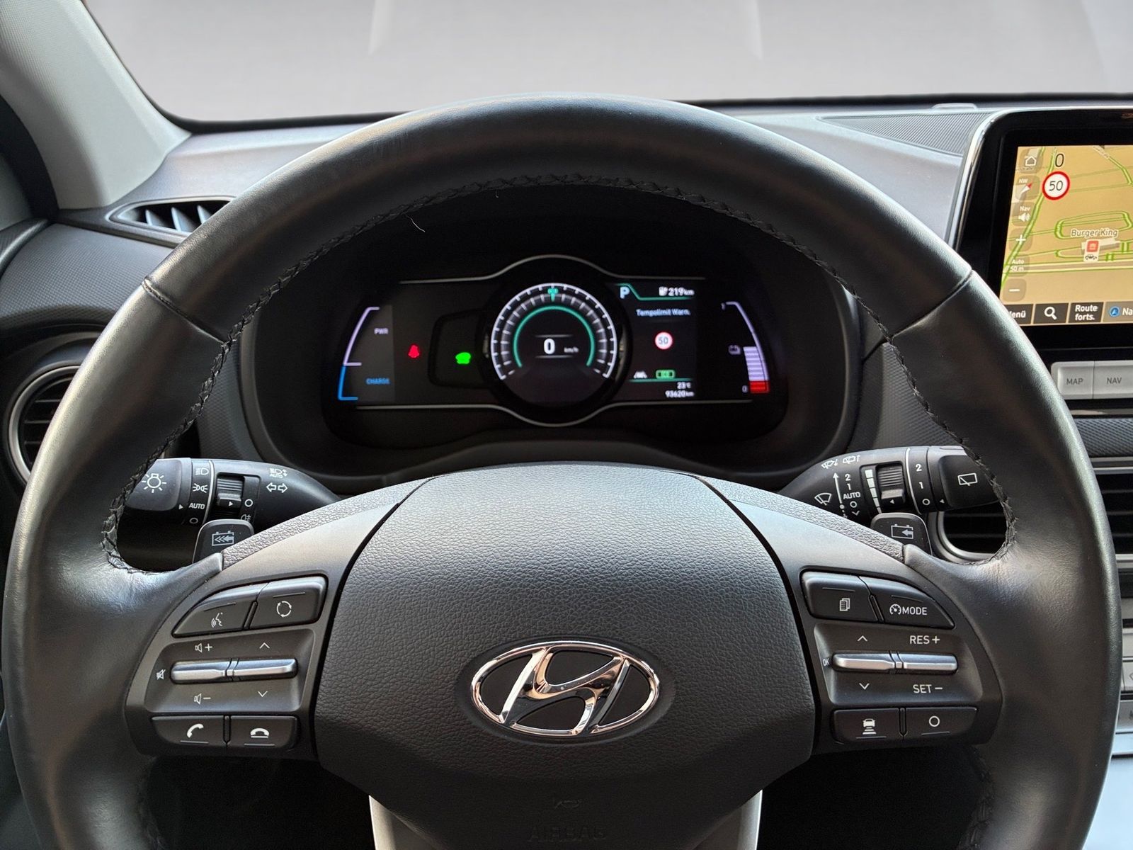Fahrzeugabbildung Hyundai Kona Elektro Premium HUD,KlimaA,LED,Navi,SD,SHZ