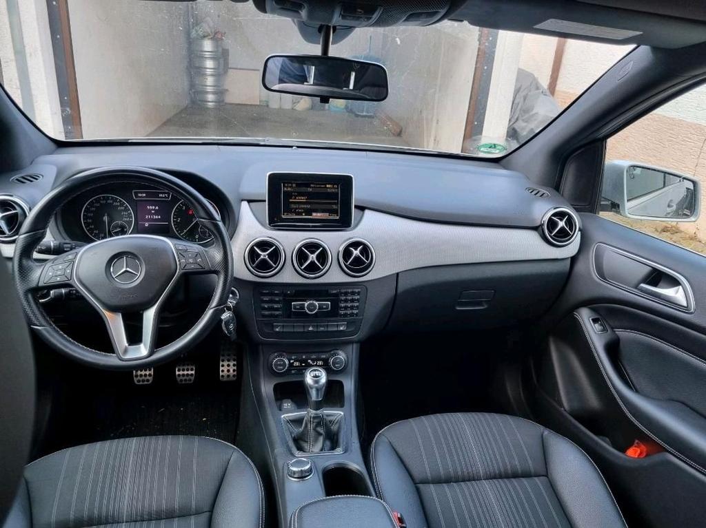 Mercedes-Benz B 200