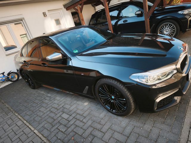 BMW M550i xDrive A Massage Head Up Night Vision 