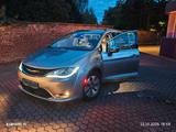 Chrysler Pacifica  - mit Hybrid-Antrieb: Schiebedach, Van