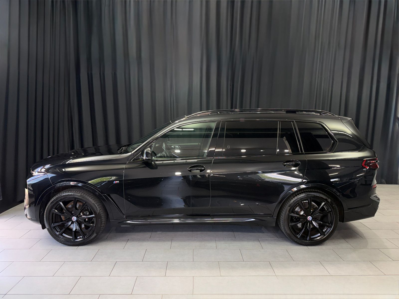 Fahrzeugabbildung BMW X7 xDrive 40 d M Sport PRO|SKY-LOUNGE|7-SITZE|