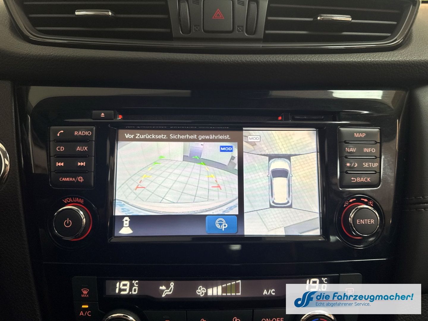 Fahrzeugabbildung Nissan X-Trail Tekna 4x4 2.0 dCi Panorama Navi Soundsys