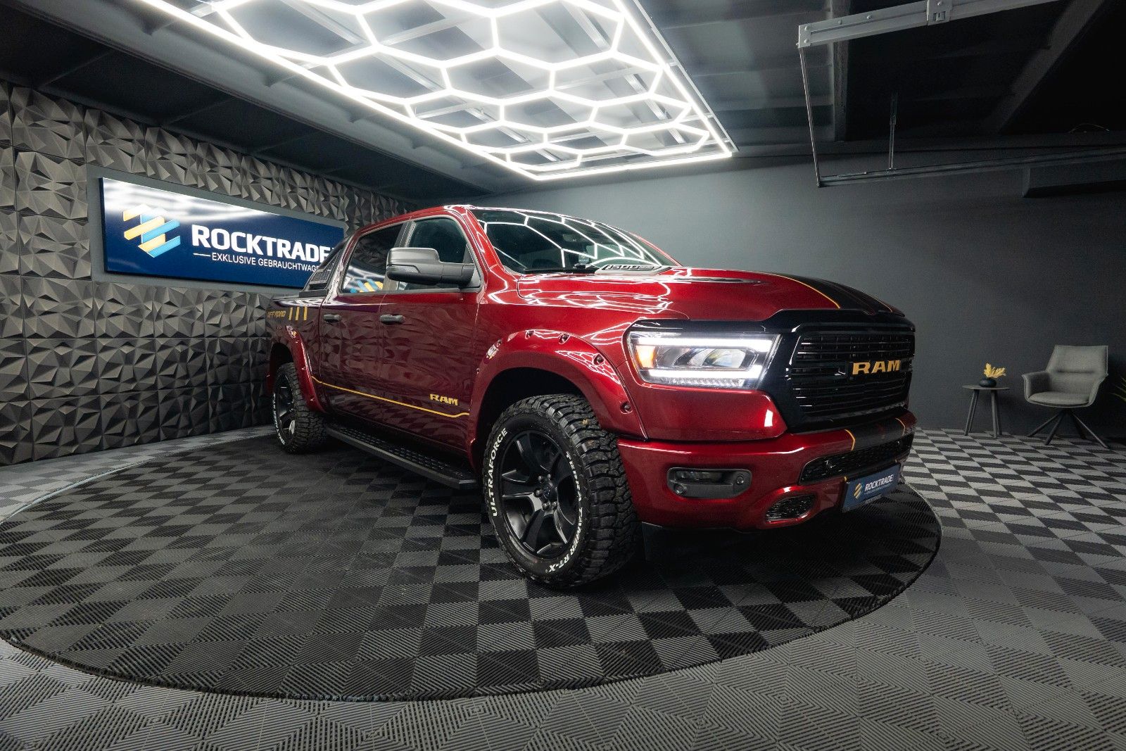 Fahrzeugabbildung Dodge RAM 5.7 V8 HEMI 4x4 OFFROAD Night-Paket *LED*19%