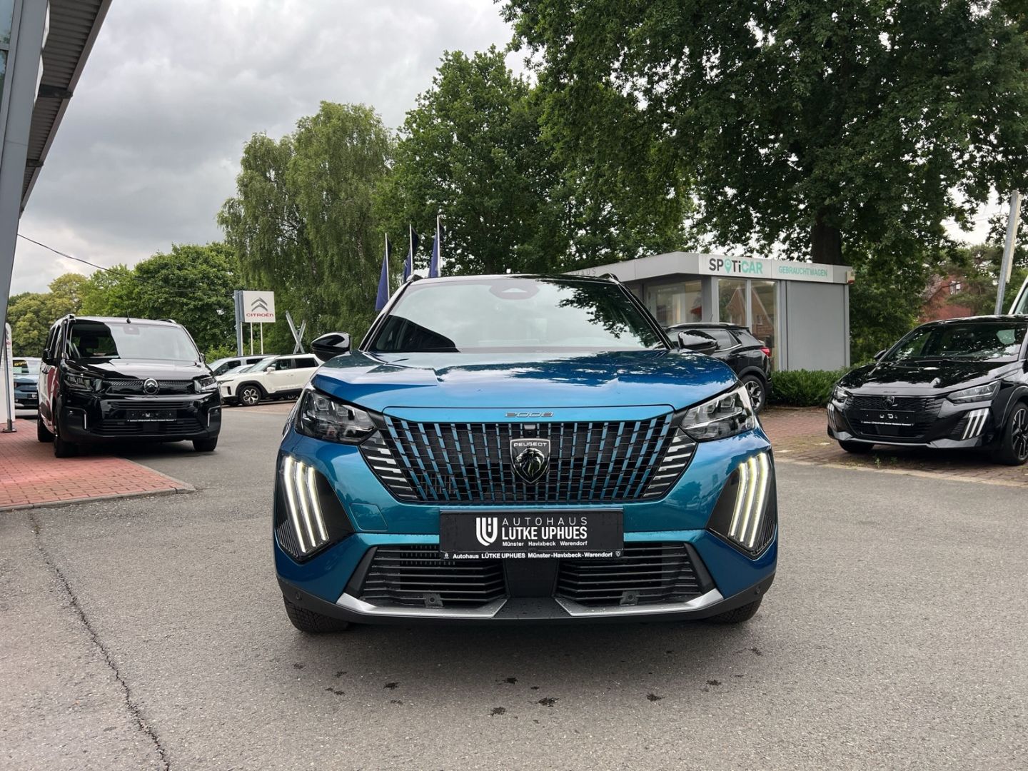 Fahrzeugabbildung Peugeot 2008 GT HYBRID 145 e-DSC6 El. Panodach Navi ACC