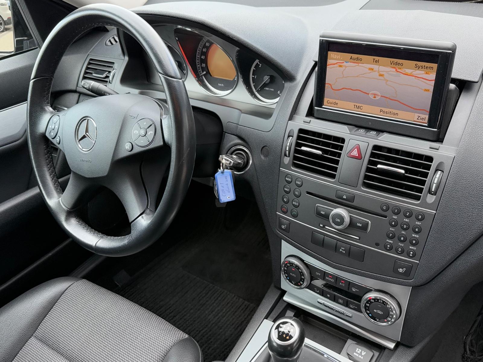Mercedes-Benz C220 2010 — photo 13