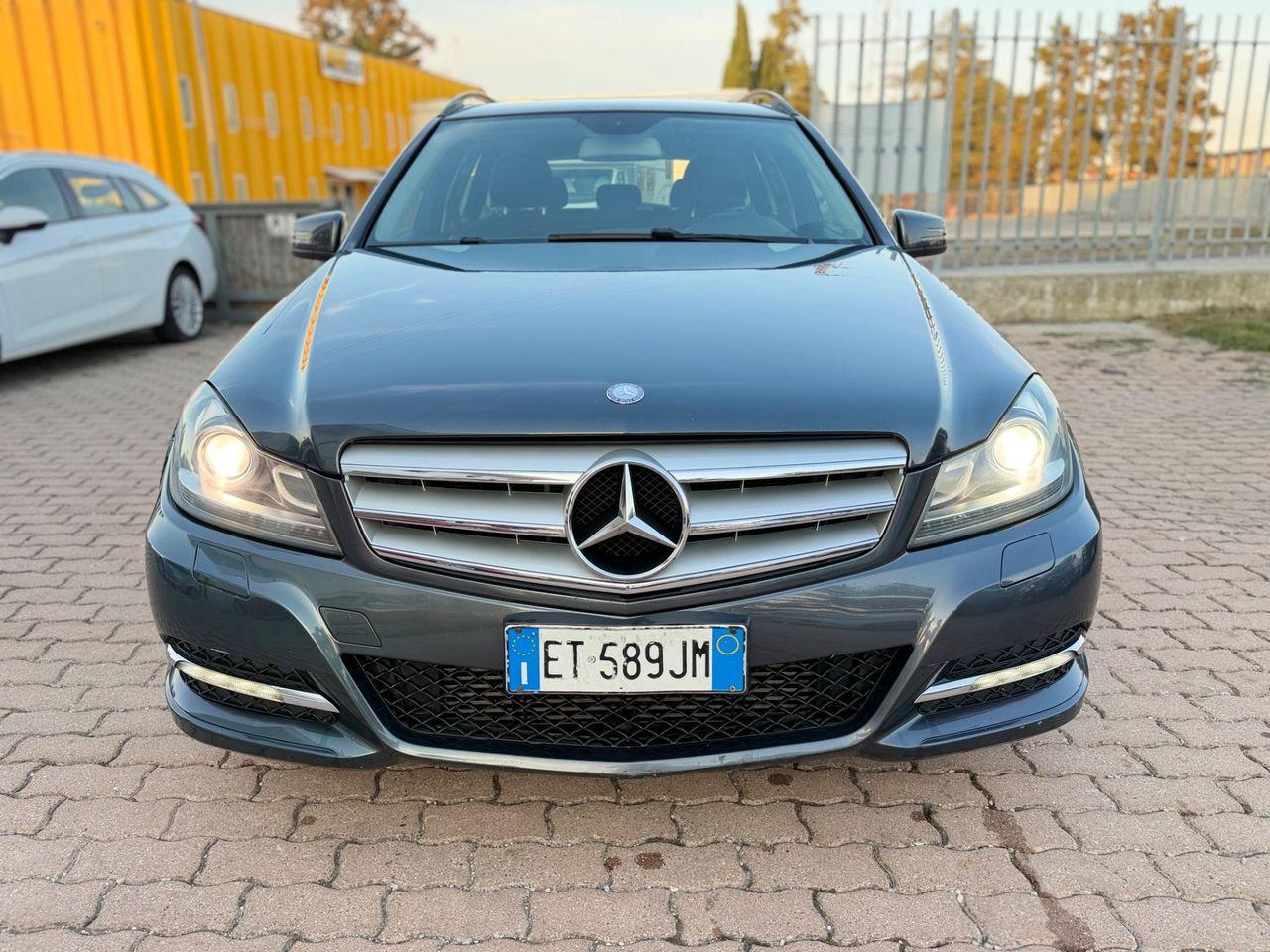 Mercedes-Benz C200 2014 — вигляд ззаду