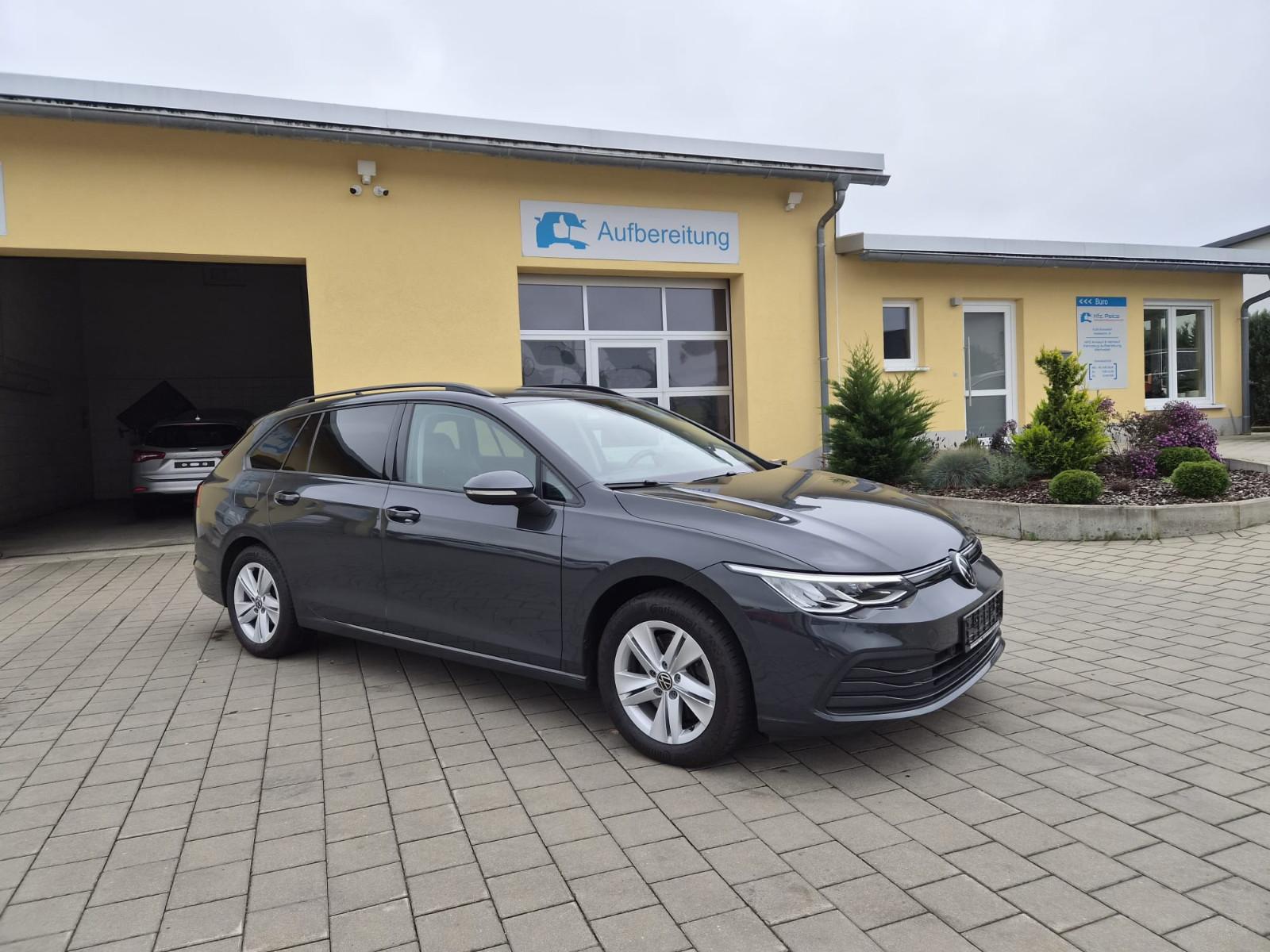 Volkswagen Golf VIII Variant Life*1 Hand*8-fach Bereift*AHK