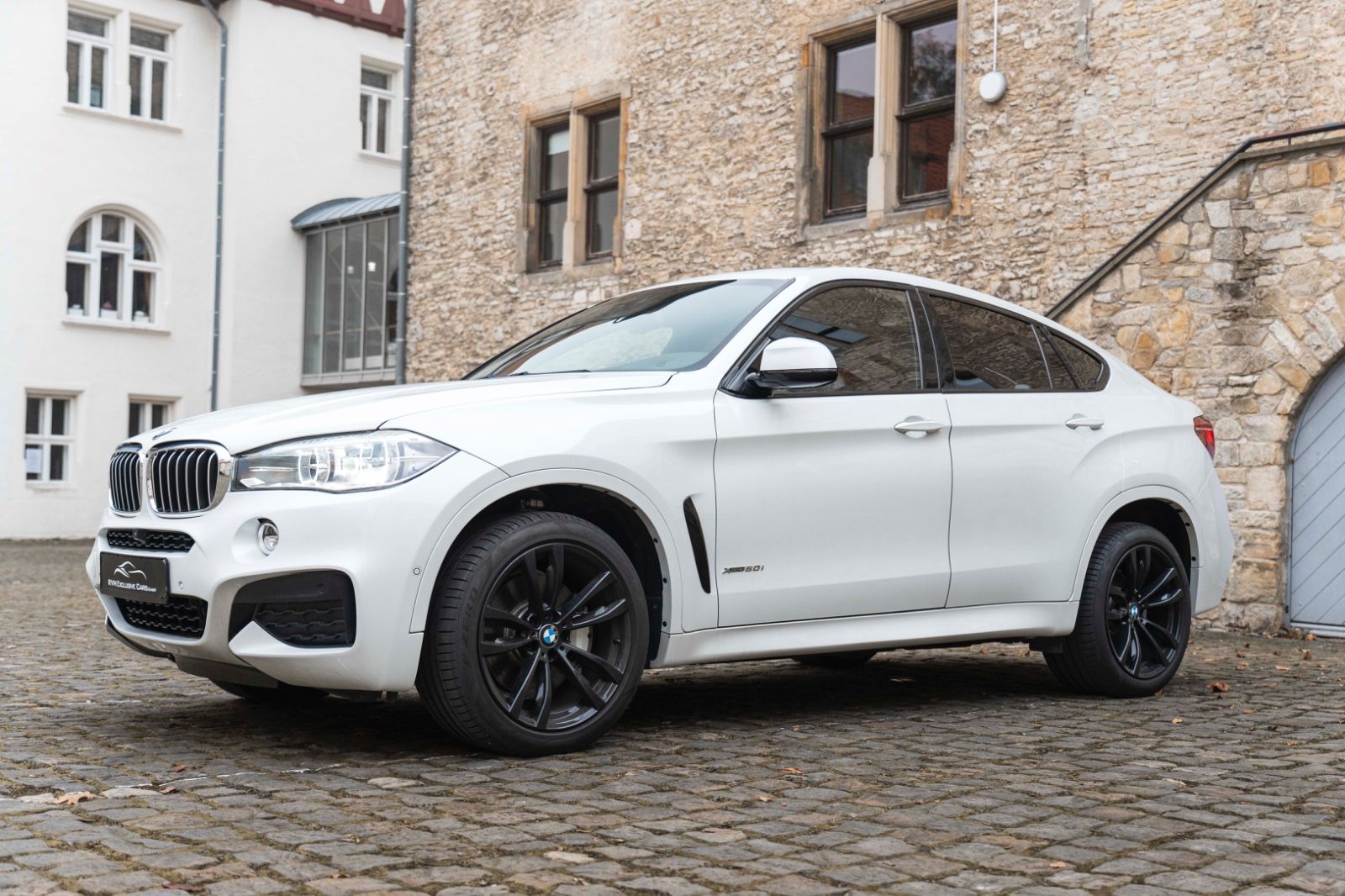 Fahrzeugabbildung BMW X6 xDrive50i M-Sportpaket HUD 360° H&K LED SOFT