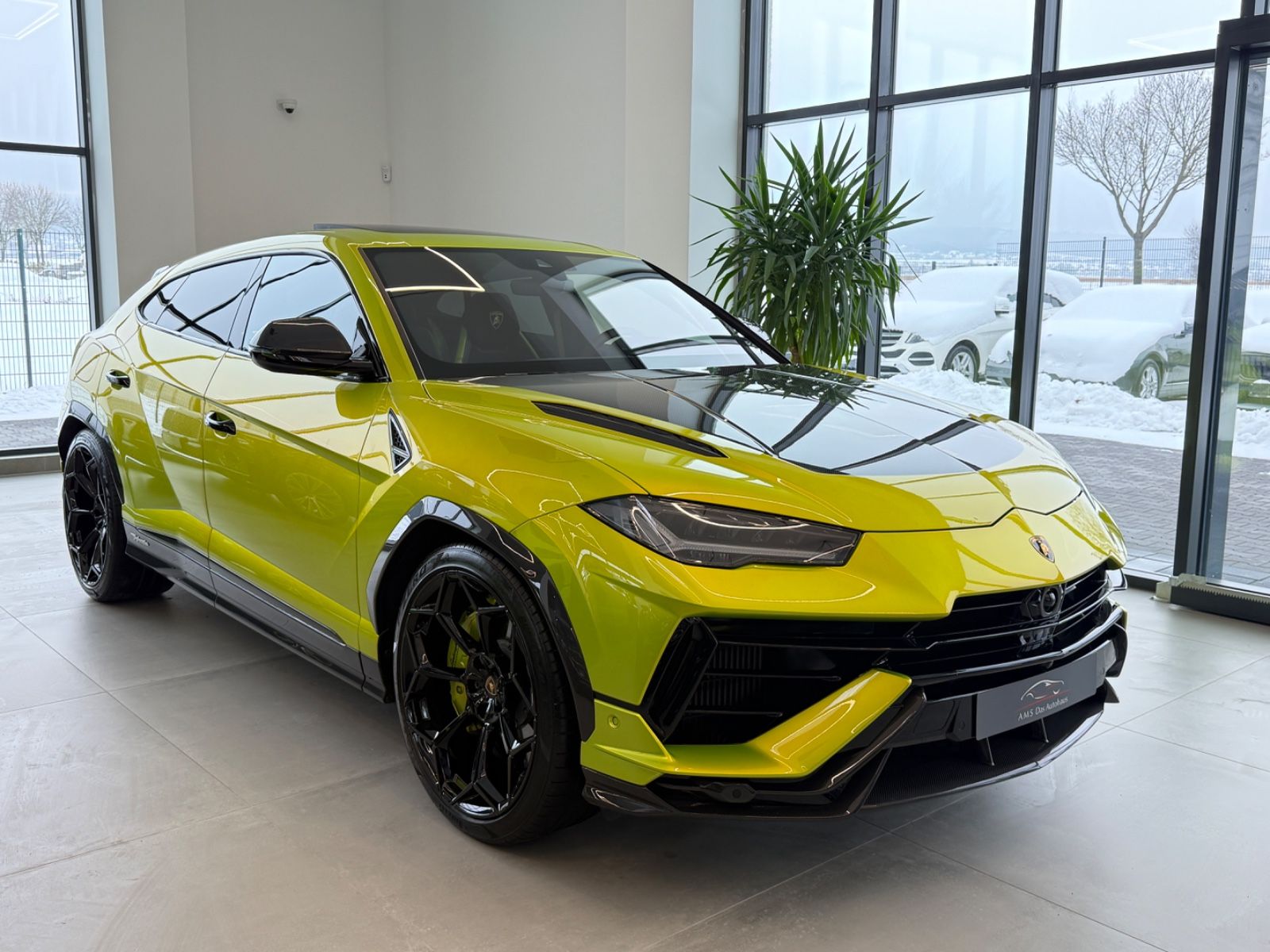LAMBORGHINI Urus