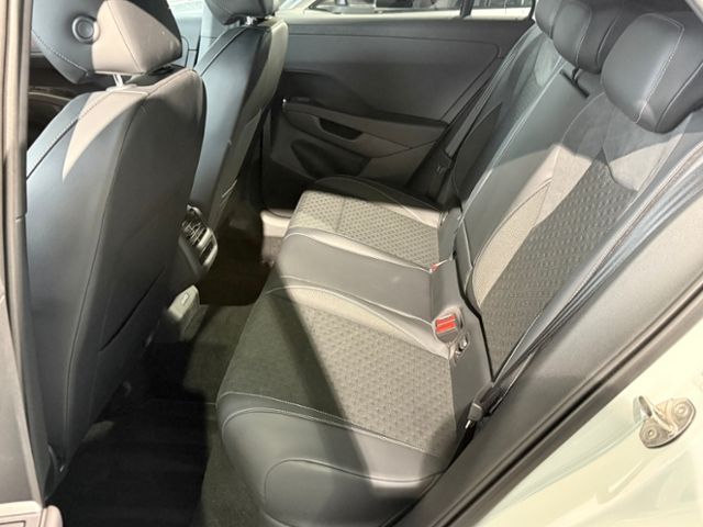 Fahrzeugabbildung Volkswagen T-ROC 1.5 eTSI DSG R-LINE IQ.LIGHT KESSY BLACK S