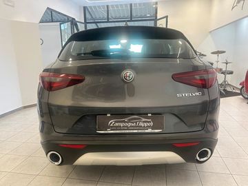 Alfa-Romeo Stelvio - 4