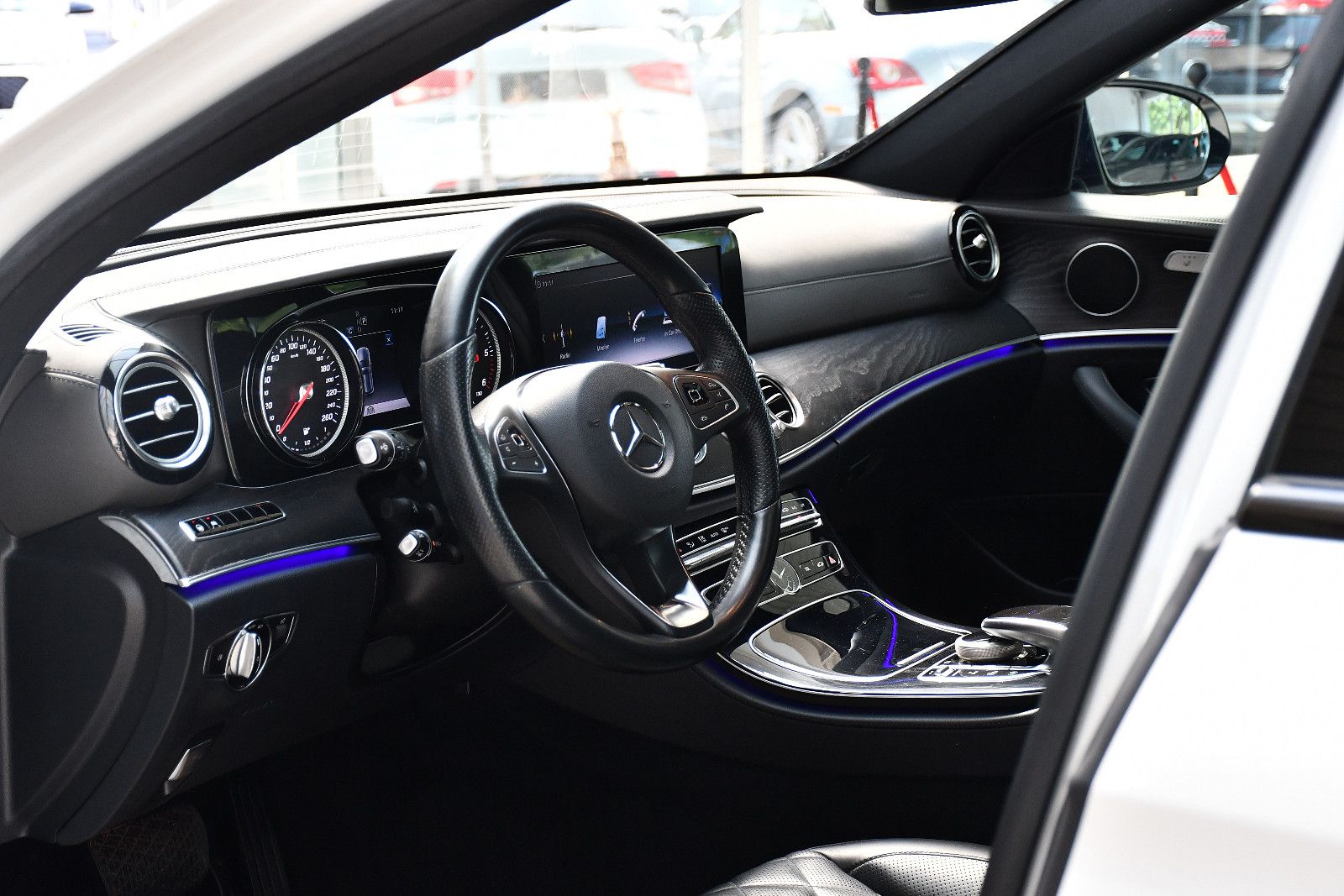 Mercedes-Benz E220d Designo AMG-Line Distronic 360° Ahk 1.Hand foto 21