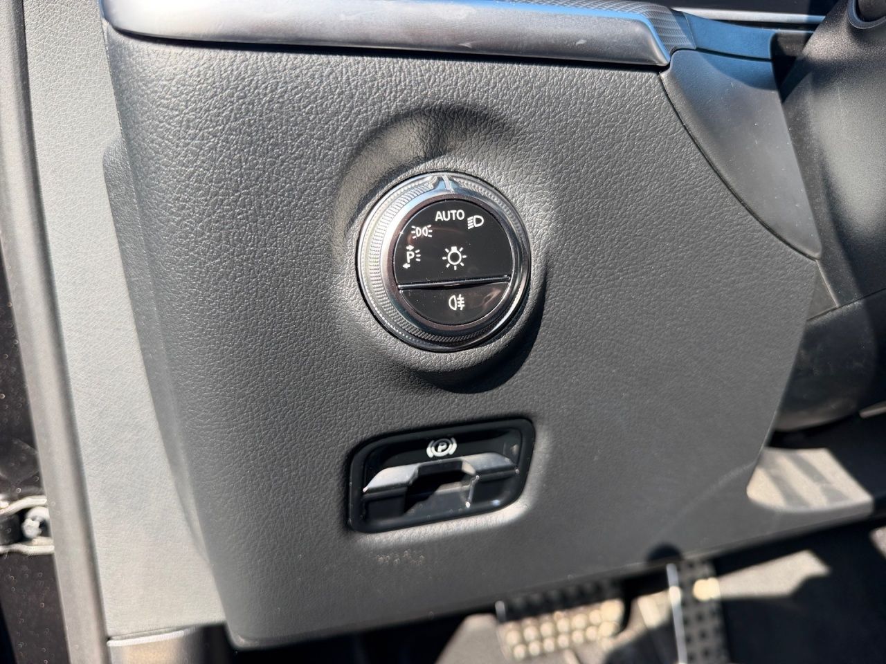 Fahrzeugabbildung Mercedes-Benz C 180 T AMG+NIGHT+AHK+KAMERA+KEYLESS+LED+
