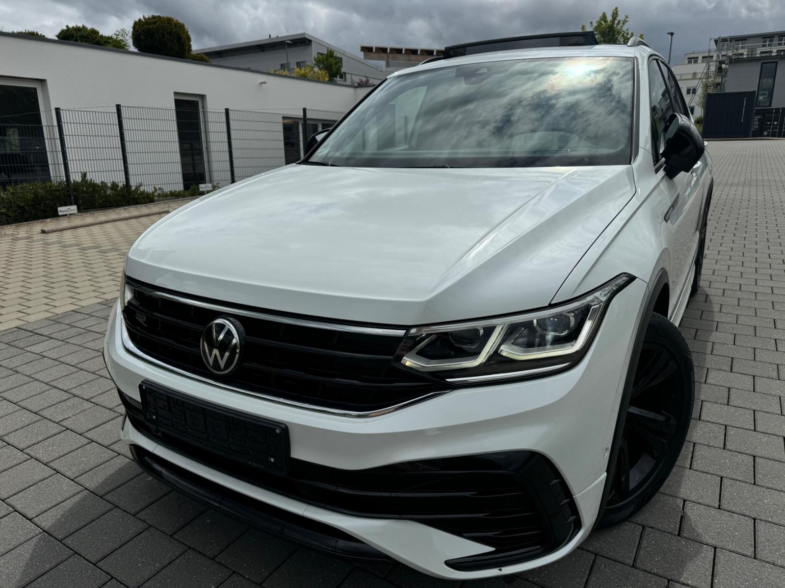 Volkswagen Tiguan 1.5 TSI DSG R-Line BLACK STYLE PANO*NAVI