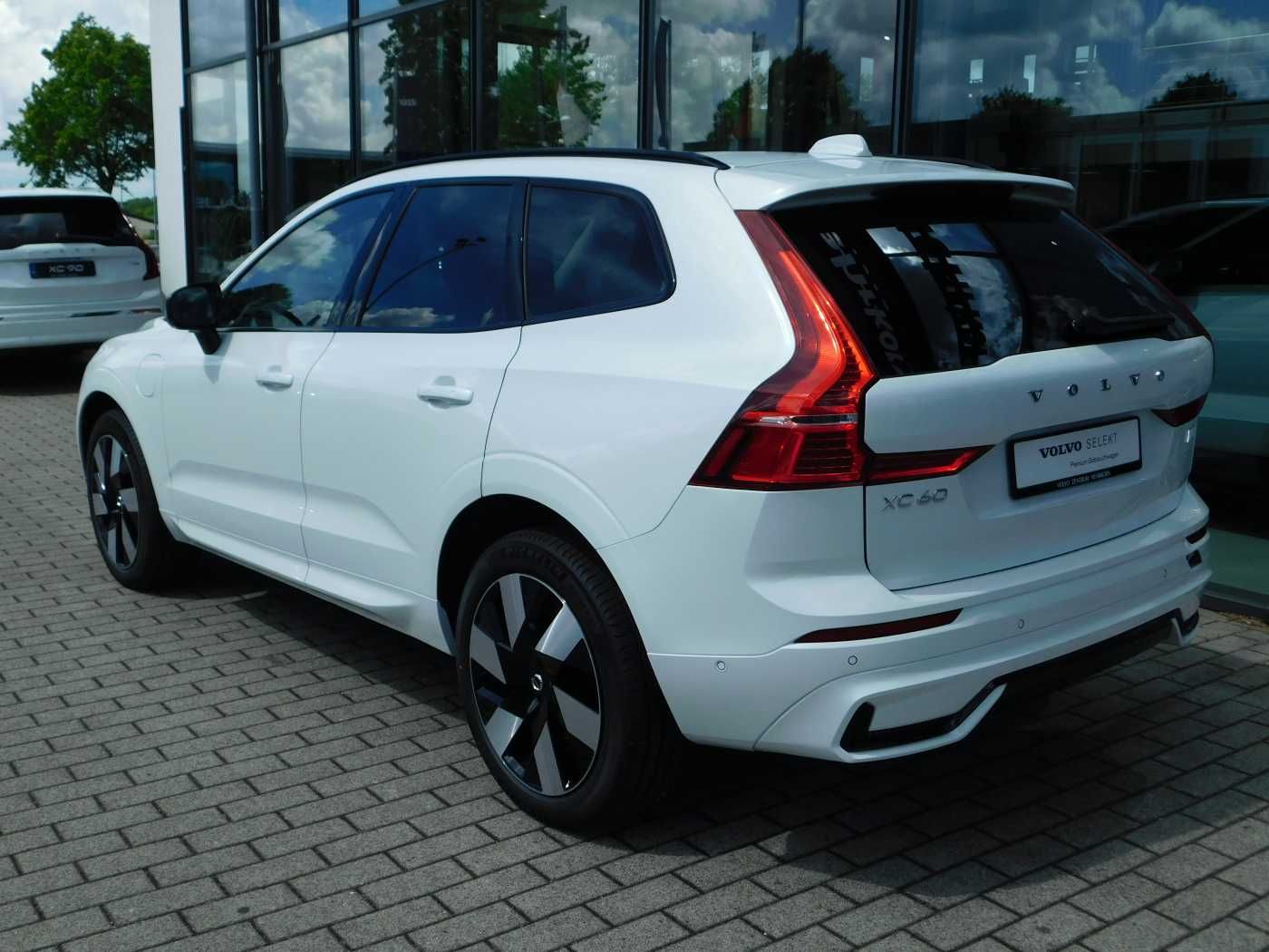 Fahrzeugabbildung Volvo XC60 T8 AWD Plug-in Hybrid Plus Dark