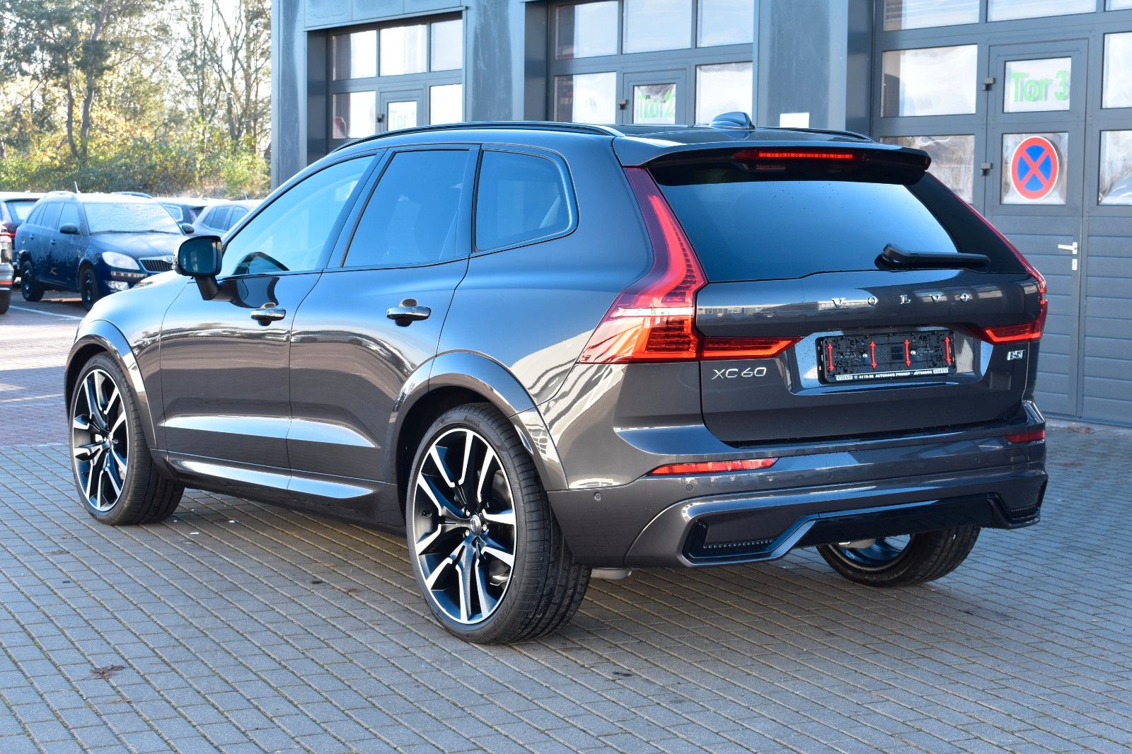 Fahrzeugabbildung Volvo XC60 B5D AWD Ultimate Dark*PANO*STHZ*360*B&W*22"