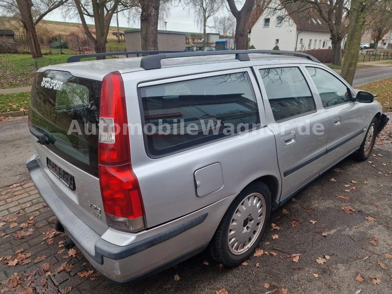 Volvo V70 Kombi D5 Motor + Getriebe + Airbags OK !!!