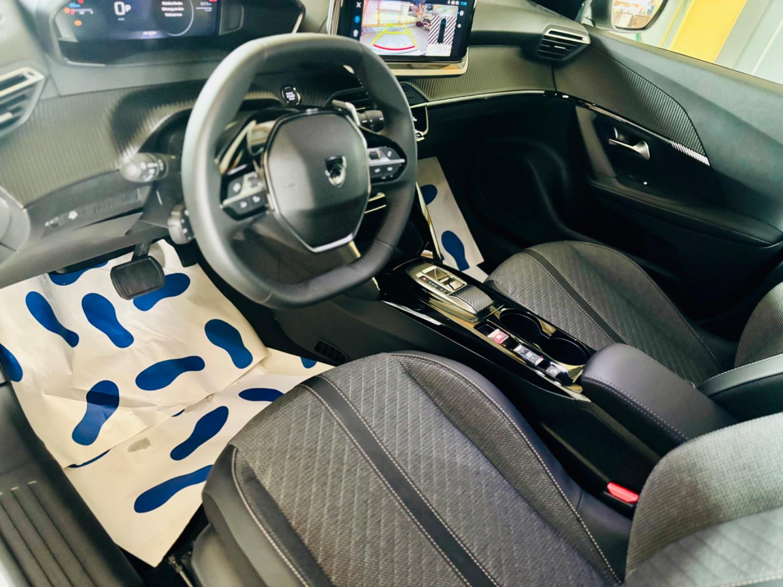 Peugeot 2008 Hybrid 136 Allure Anhängerkupplung/8300Km!