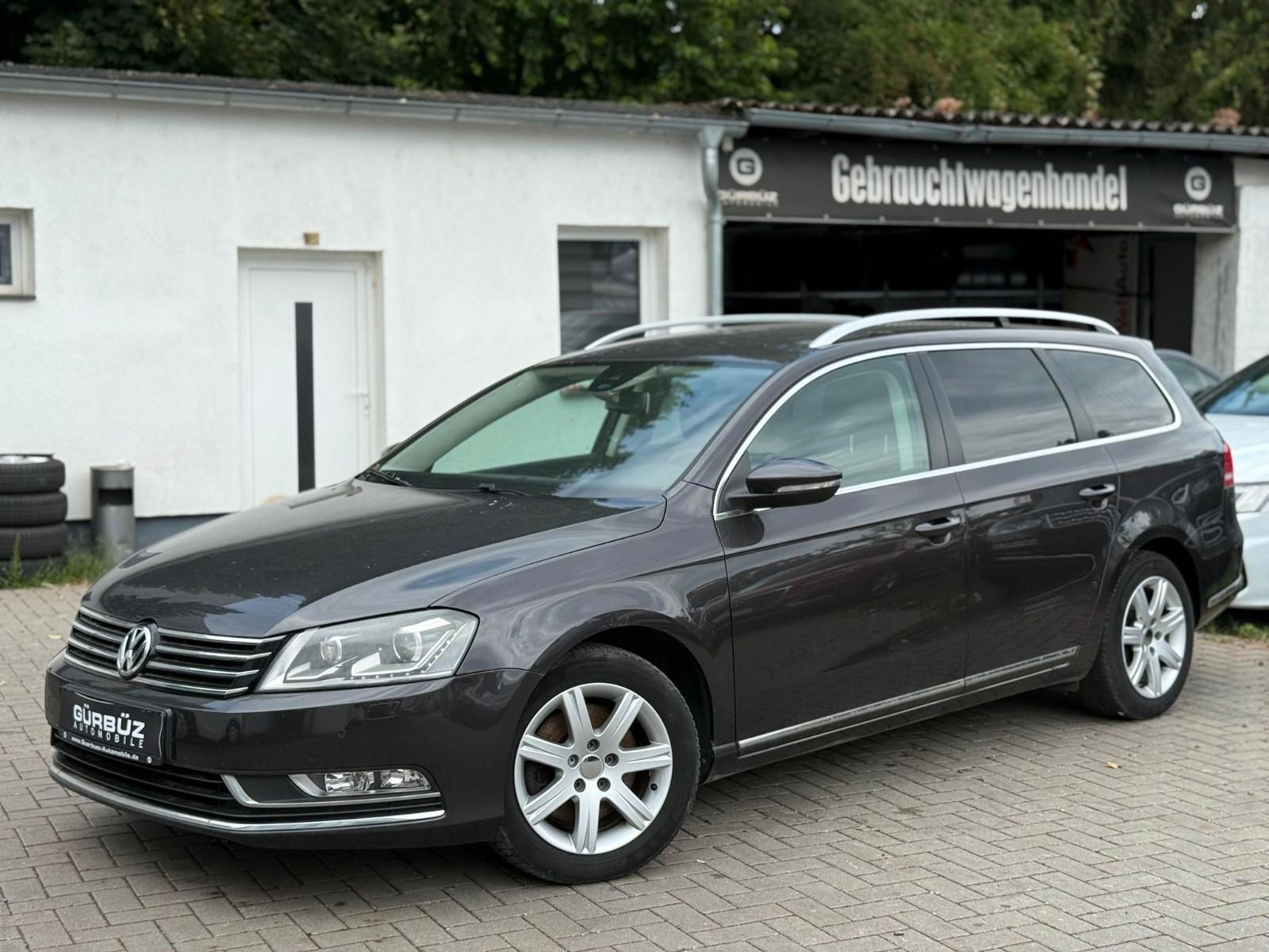 Volkswagen Passat 2011 — interior