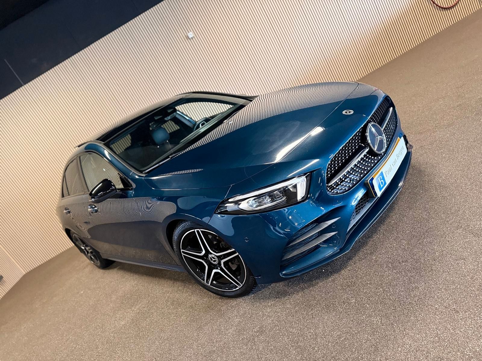 Mercedes-Benz A180 AMG STYLING-PANORAMA-MEMORY-VOLL imagem 2