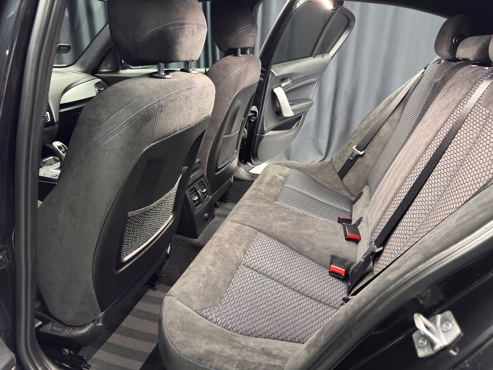 Fahrzeugabbildung BMW M135i xDrive|H&K|LED|KAMERA|VOLL|DEUTSCHES FZG