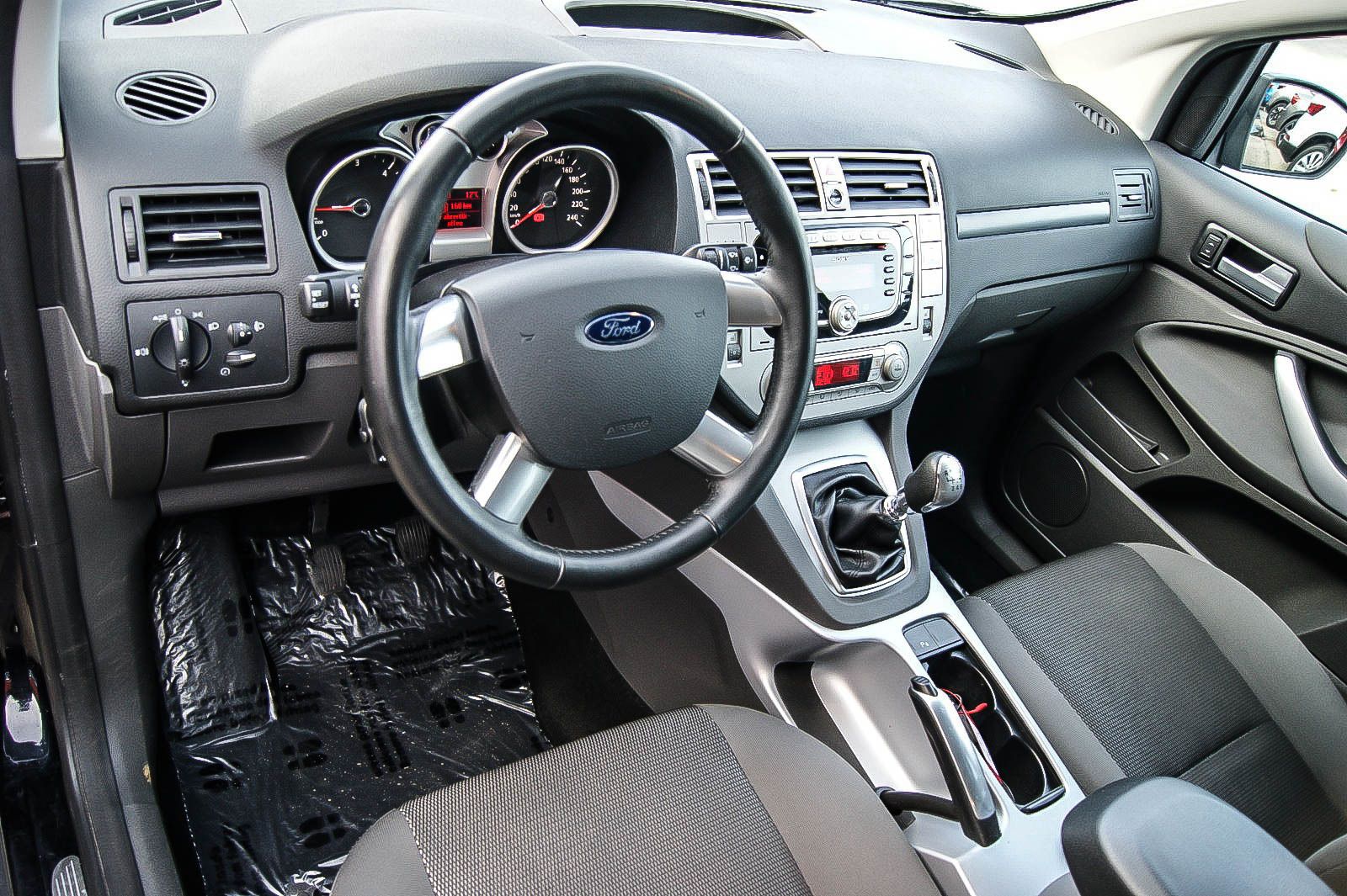 Fahrzeugabbildung Ford Kuga 2.0 Champions Edition 4x4 KLIMA SIHZG PDC