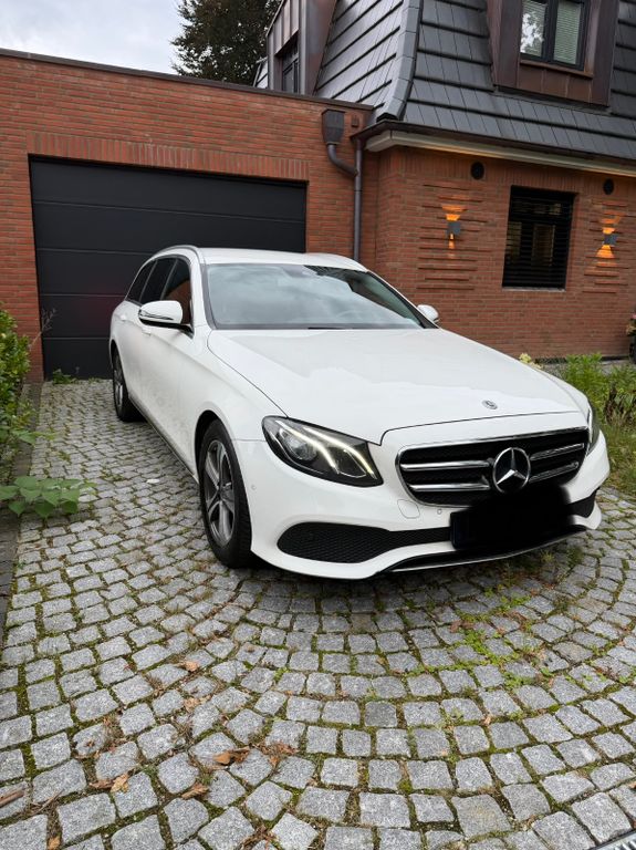 Image of Mercedes-Benz E 220
