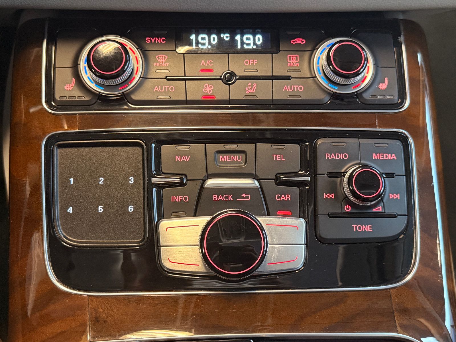 Fahrzeugabbildung Audi A8 4.2 TDI quattro/SCHIEBEDACH/LED/ACC/FACELIFT
