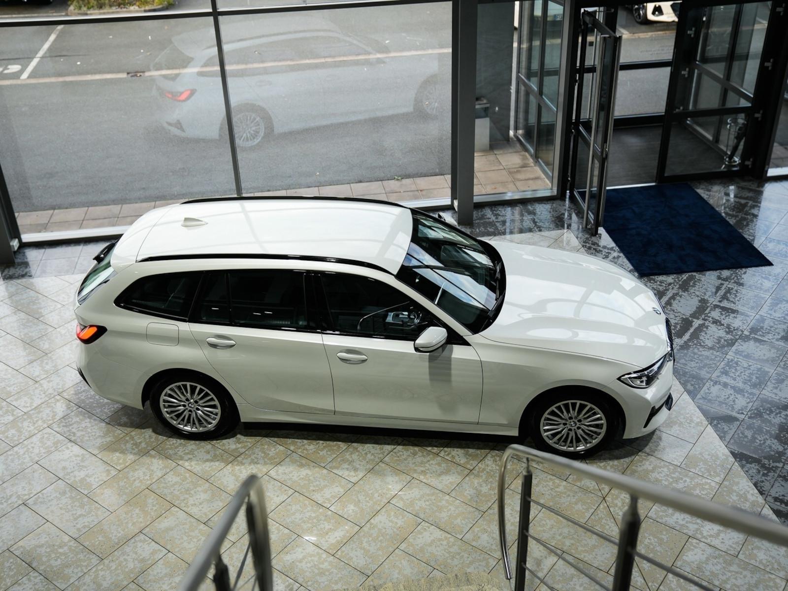 BMW 320d xDrive Touring Sport Line
