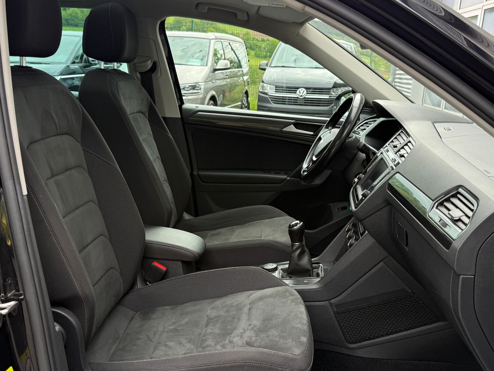 Fahrzeugabbildung Volkswagen Tiguan Highline 4Motion ACC AHK Nav SHZ Pano LED