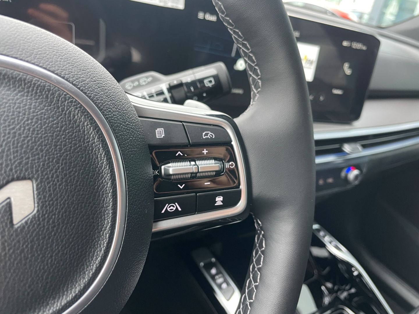 Fahrzeugabbildung Kia Sorento Platinum 4WD 7Sitze totWinkAss 360Kamera