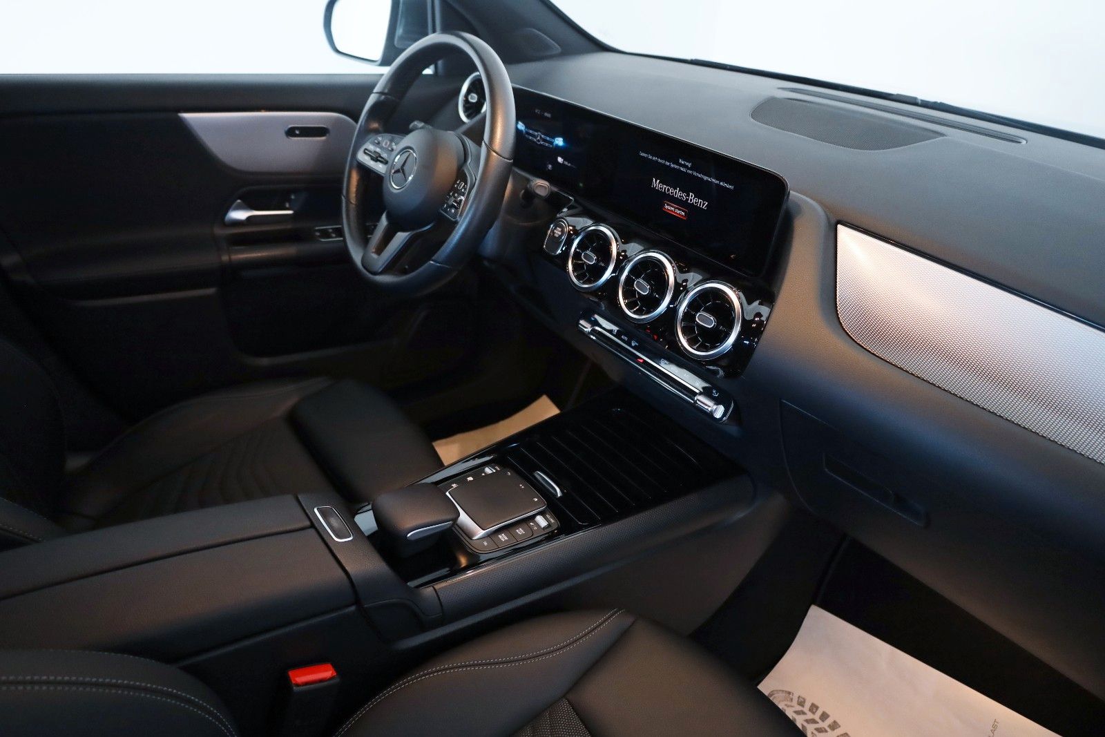Fahrzeugabbildung Mercedes-Benz GLA 250 e, Style,T.Leder,Navi,LED,SH,Kamera,ACC
