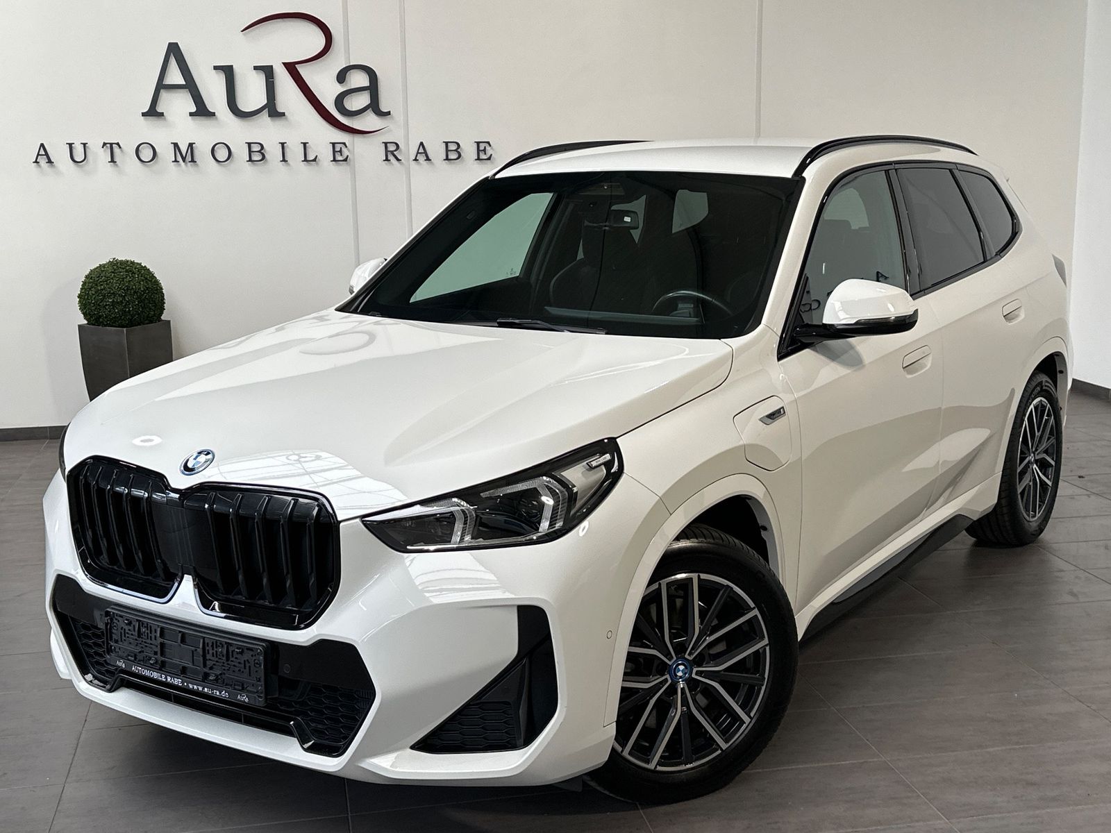 Fahrzeugabbildung BMW X1 xDrive30e M-Sport NAV+LED+ACC+AHK+H&K+VCOCKP
