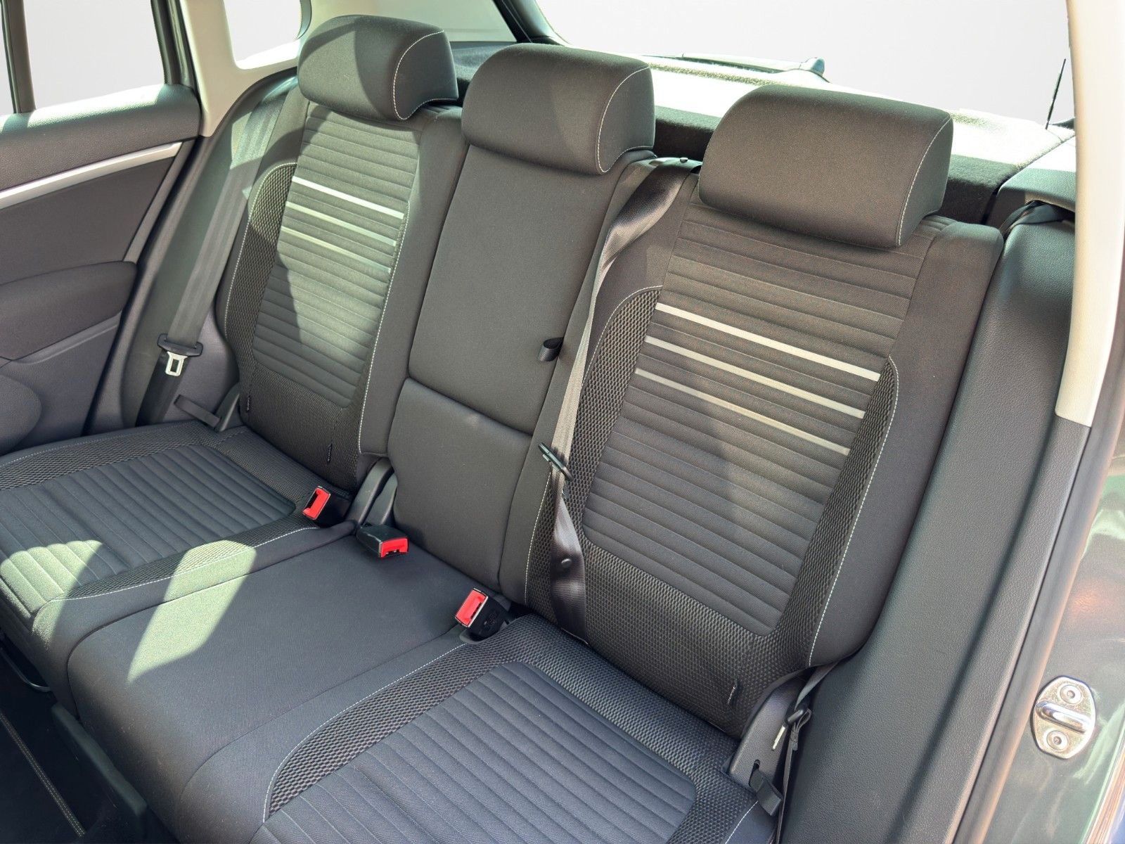 Fahrzeugabbildung Volkswagen TIGUAN 2.0 TDI 4MOT SPORT&STYLE DSG PANO AHK NAV