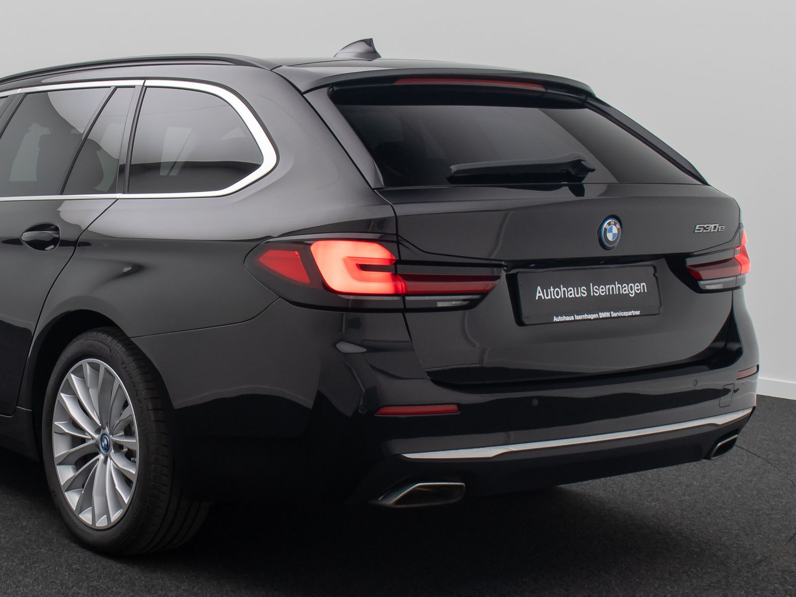 Fahrzeugabbildung BMW 530e Luxury Line DAB Laser Komfort H/K HUD Sport