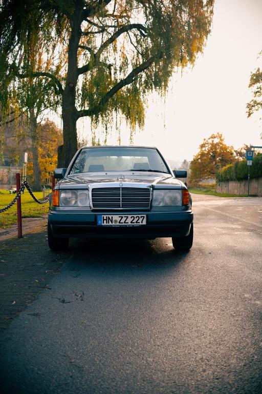 Mercedes-Benz 230