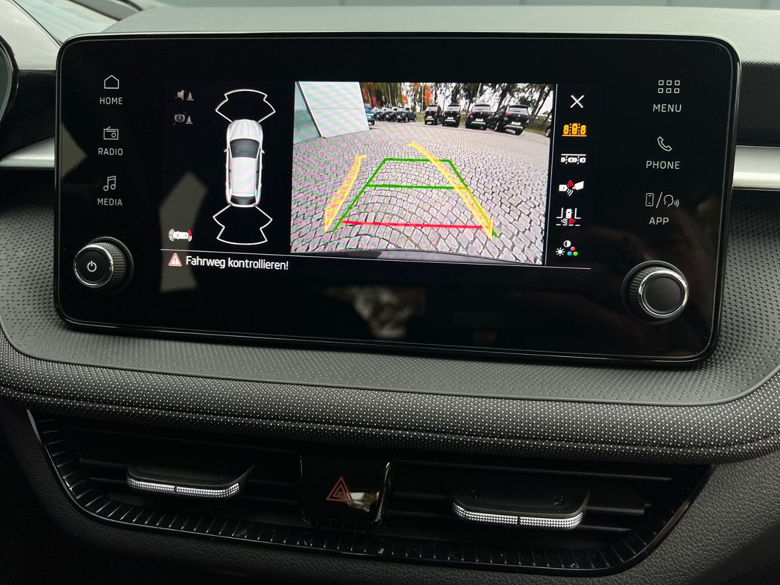 Fahrzeugabbildung SKODA Fabia Edition 130 1.0 TSI DSG *Garantie, LED, 15