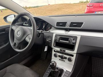 Volkswagen Passat - 10
