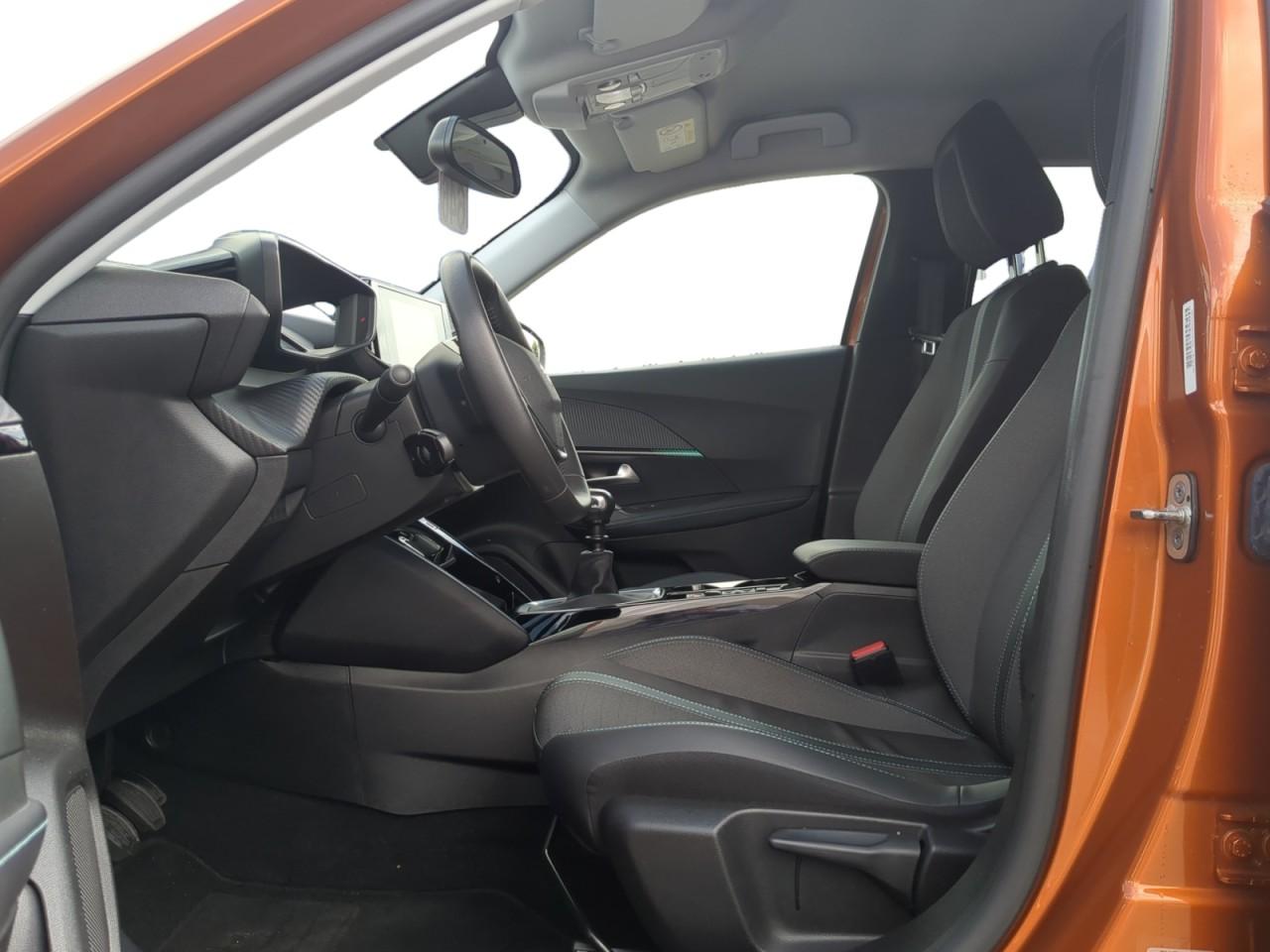 Peugeot 2008 AllurePack Benzin 130 PS +LED+PDC+KAMERA